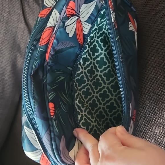 Lug Carousel XL in Lily Teal - Picture 5 of 6